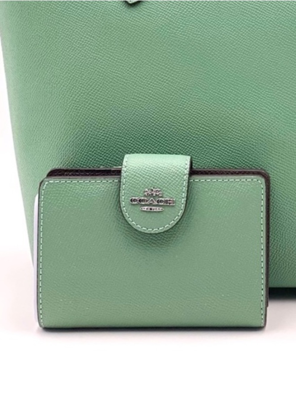 Coach Medium Bifold Wallet Washed Green